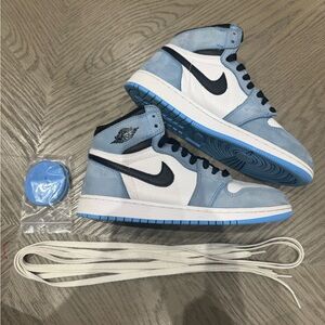 Grade School Air Jordan Retro 1  “University Blue” Sz 6.5y/8W